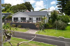 LAKE VIEWS & Centrally located - Image 5