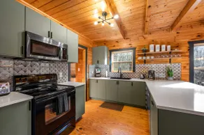 Smoky Summer Escape•3BR Cabin•15 min to Dollywood - Image 5
