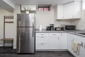 Private basement apartment - Image 4