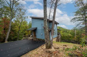 Modern Gatlinburg Chalet, Scenic Mountain Views - Image 2