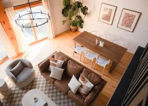 Relaxing Chalet Getaway, 5 min to Main St - Image 3
