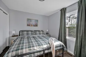 Steps to Downtown | King Beds | 3 TV's | Big Yard - Image 4