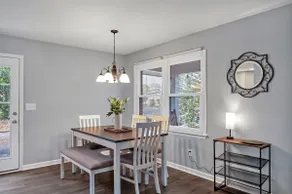 Steps to Downtown | King Beds | 3 TV's | Big Yard - Image 5