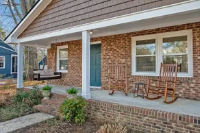 Steps to Downtown | King Beds | 3 TV's | Big Yard - Image 2