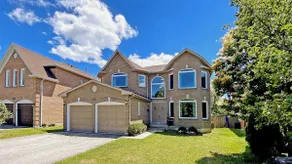 Luxury & Modern Home in Thornhill, Parking, Yard - Image 2