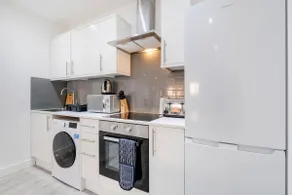 Corby Town Centre Serviced Apartment-01 with Wi-Fi - Image 5