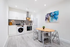 Corby Town Centre Serviced Apartment-01 with Wi-Fi - Image 2