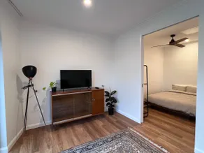 Apartments in Islington with AC, Balcony & Wifi. - Image 3