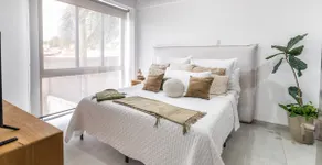 Spectacular Designer Apartment - Image 3