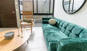 Spectacular Designer Apartment - Image 2