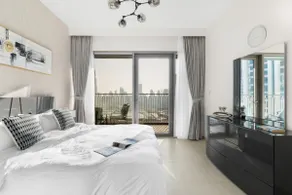 Luxurious 3BR with Burj Khalifa views - Image 3