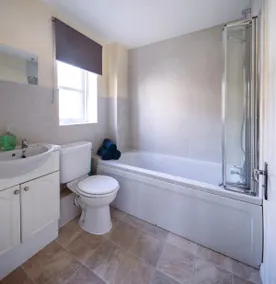 Guildford Townhouse with Parking - Image 5