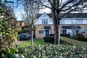 Guildford Townhouse with Parking - Image 2