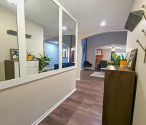 Quiet, Spacious, Pet-Friendly - Image 2