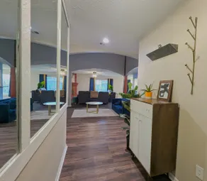 Quiet, Spacious, Pet-Friendly - Image 3