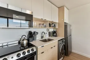 Modern studio near arena w/ elevator access LA - Image 2