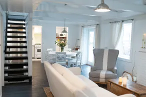 Charming cottage-downtown-deck - Image 3