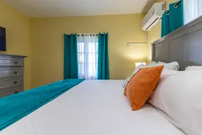 2 Bedrooms, Starlink Wi-Fi, AC, HotWater near Ochi - Image 4