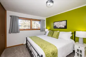 Family/Group Friendly, Close to Duluth! EV charger - Image 3