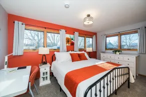 Family/Group Friendly, Close to Duluth! EV charger - Image 2