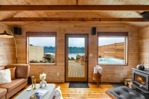 Beach Cabin: Hot Tub & King Bed - Image 4