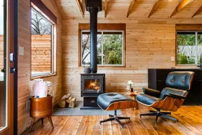 Beach Cabin: Hot Tub & King Bed - Image 3