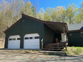 Secluded Post-and-Beam Chalet w/Breathtaking Views - Image 2