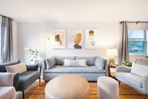 Charming 3B2B home with Yard 4 Queen Beds Sleeps 8 - Image 3