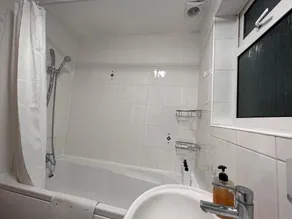 Visit Luton With This 2 BR Rental - Sleeps 6 - Image 4