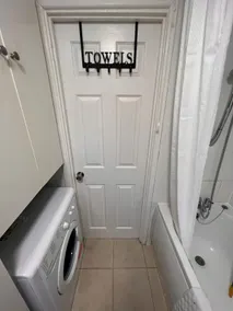 Visit Luton With This 2 BR Rental - Sleeps 6 - Image 5