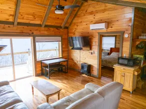 Suspended SkyView Cabin w/ Hot Tub Near RRG - Image 3