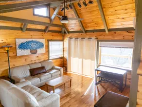 Suspended SkyView Cabin w/ Hot Tub Near RRG - Image 2