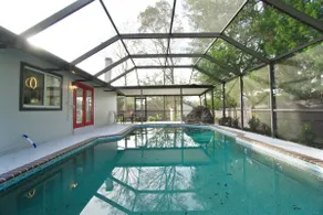 Moxy Luxe House / Heated pool/ King Bed ste - Image 4
