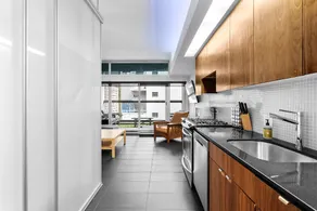Modern Loft with parking, AC, patio, blks Roger's - Image 4