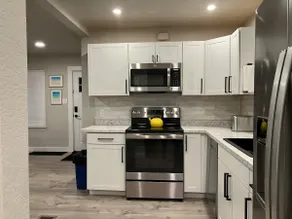 Bright & Cozy Whole House|Red Rocks - 13 Mins - Image 4