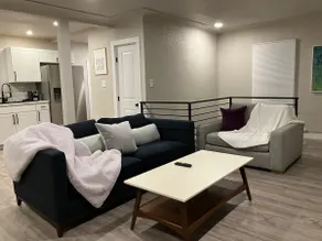 Bright & Cozy Whole House|Red Rocks - 13 Mins - Image 3