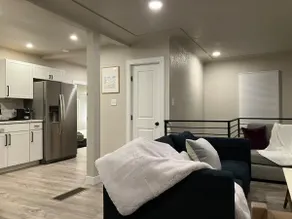 Bright & Cozy Whole House|Red Rocks - 13 Mins - Image 2