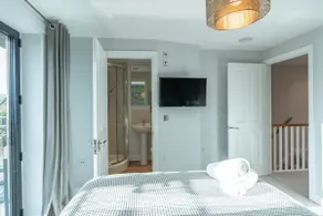 Beautiful 3-bed house in Bath with free parking - Image 4