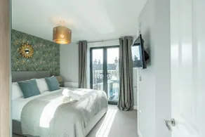 Beautiful 3-bed house in Bath with free parking - Image 3