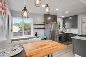 Renovated cottage with spacious backyard - Image 3