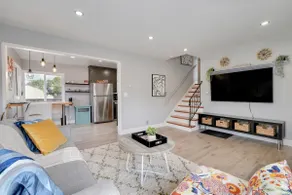 Renovated cottage with spacious backyard - Image 2