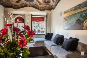 Urbanicooh Paracelso - Piazza Maggiore View - Image 3