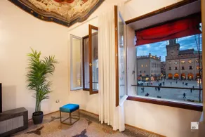 Urbanicooh Paracelso - Piazza Maggiore View - Image 4