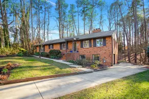 Beautifully updated 4bd/3ba home - Image 2