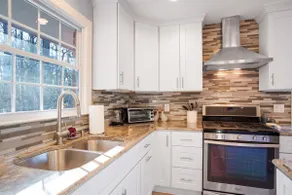 Beautifully updated 4bd/3ba home - Image 5