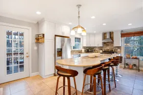 Beautifully updated 4bd/3ba home - Image 3