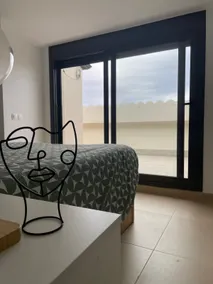 A bright duplex with parking - Image 2