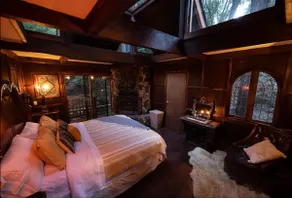 Raven Haven: Cozy Forest Storybook Cabin w Hot Tub - Image 2