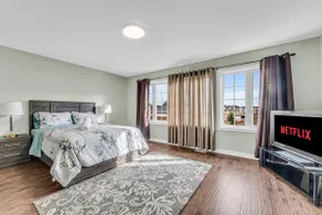 Luxury Mansion with Chefs Kitchen by Niagara Falls - Image 3