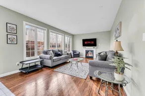 Luxury Mansion with Chefs Kitchen by Niagara Falls - Image 2